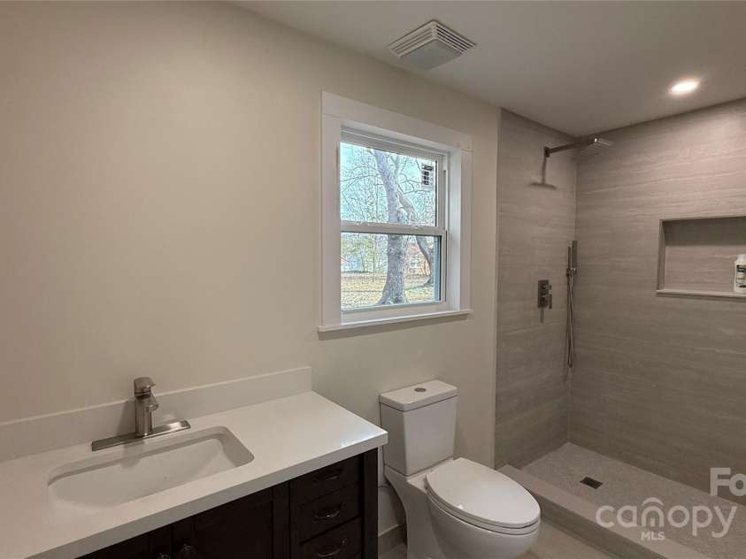 809 Howard Street, Shelby, NC 28152.  MLS# CAR4333326, YatesRealty ID 7926. 