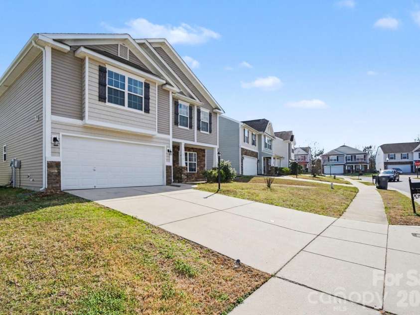 12814 Settlers Trail Court, Charlotte, NC 28278.  MLS# CAR4353800, YatesRealty ID 7928. 
