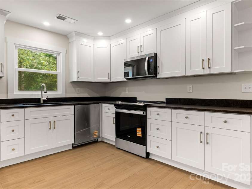 3124 India Hook Road, Rock Hill, SC 29732.  MLS# CAR4296950, YatesRealty ID 7929. 