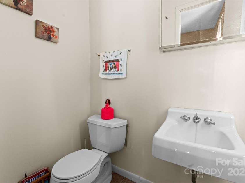 2598 Conner Circle, Lenoir, NC 28645.  MLS# CAR4312695, YatesRealty ID 793. 