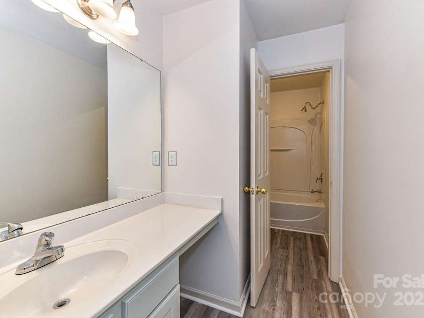 112 Denham Place, Mooresville, NC 28115.  MLS# CAR4237866, YatesRealty ID 7931. Full Bath on upper level with tub/shower & LVP flooring!