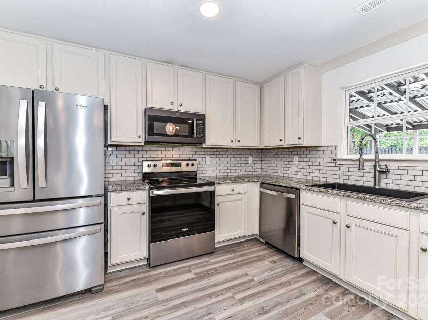 112 Denham Place, Mooresville, NC 28115.  MLS# CAR4237866, YatesRealty ID 7931. Remodeled, Upgraded Kitchen offers granite counters, stainless steel appliances, tile back splash, custom lighting, plenty of cabinetry for storage & walk in pantry!