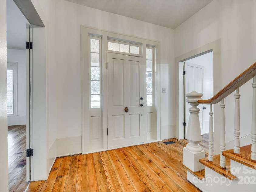 203 Kings Mountain Street, Clover, SC 29710.  MLS# CAR4277270, YatesRealty ID 7932. Entry Foyer