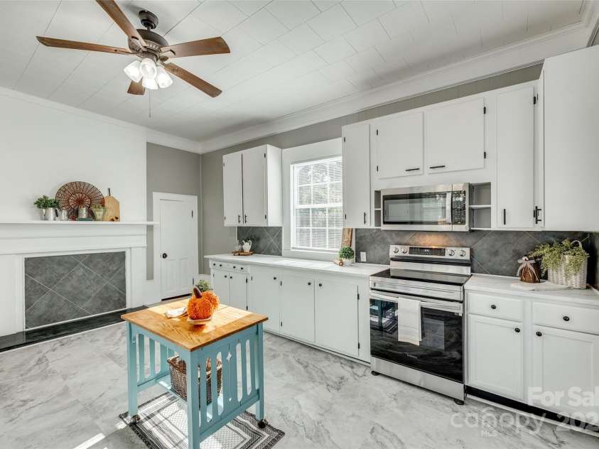 203 Kings Mountain Street, Clover, SC 29710.  MLS# CAR4277270, YatesRealty ID 7932. Kitchen