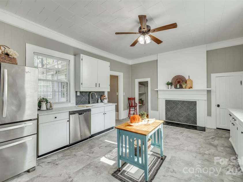 203 Kings Mountain Street, Clover, SC 29710.  MLS# CAR4277270, YatesRealty ID 7932. Kitchen w/pantry & butler's closet