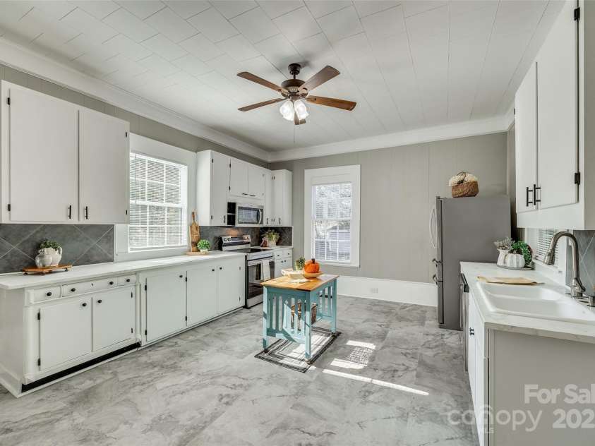 203 Kings Mountain Street, Clover, SC 29710.  MLS# CAR4277270, YatesRealty ID 7932. Spacious Kitchen