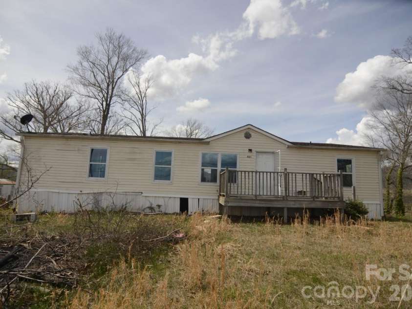 537 Old Newfound Road, Leicester, NC 28748.  MLS# CAR4363729, YatesRealty ID 7934. Front of Double wide