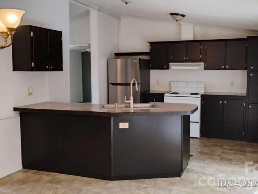 115 Paradise Mountain Road, Canton, NC 28716.  MLS# CAR4350183, YatesRealty ID 7935. Kitchen