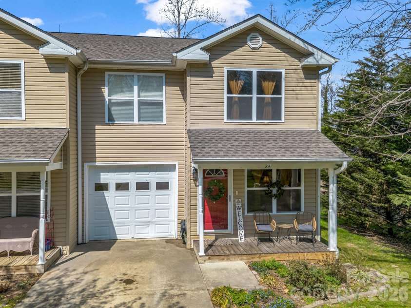 22 Macks Way, Hendersonville, NC 28739.  MLS# CAR4362721, YatesRealty ID 7936. 