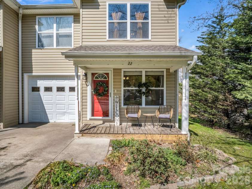 22 Macks Way, Hendersonville, NC 28739.  MLS# CAR4362721, YatesRealty ID 7936. 