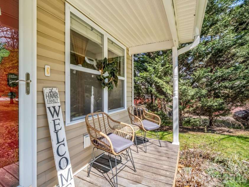 22 Macks Way, Hendersonville, NC 28739.  MLS# CAR4362721, YatesRealty ID 7936. 