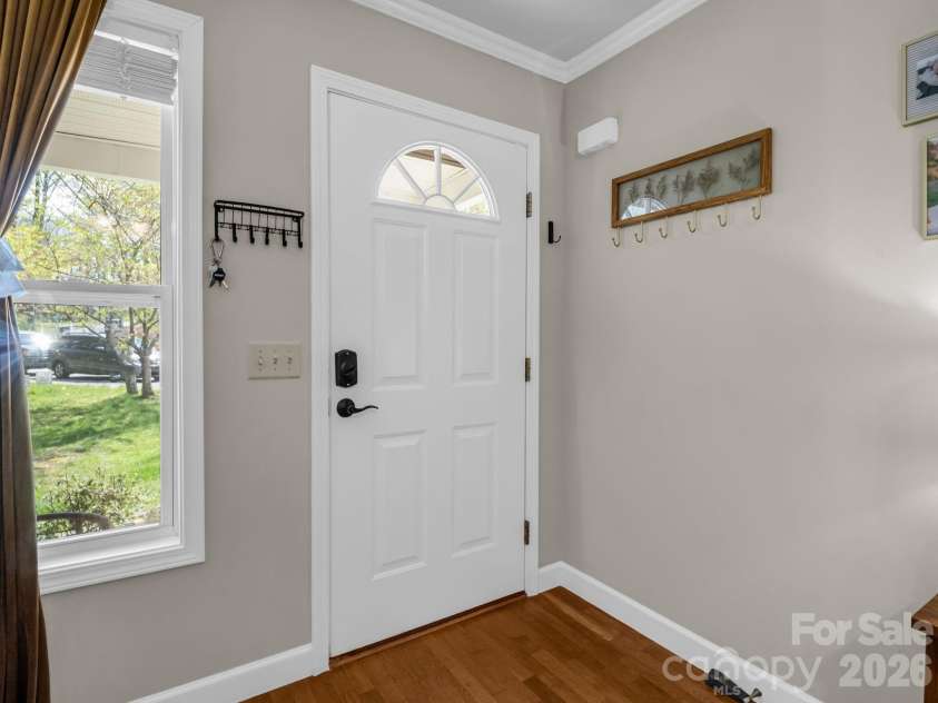 22 Macks Way, Hendersonville, NC 28739.  MLS# CAR4362721, YatesRealty ID 7936. 