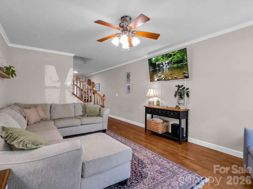 22 Macks Way, Hendersonville, NC 28739.  MLS# CAR4362721, YatesRealty ID 7936. 
