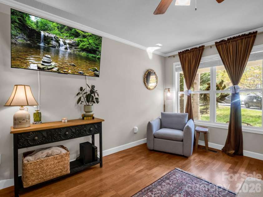 22 Macks Way, Hendersonville, NC 28739.  MLS# CAR4362721, YatesRealty ID 7936. 