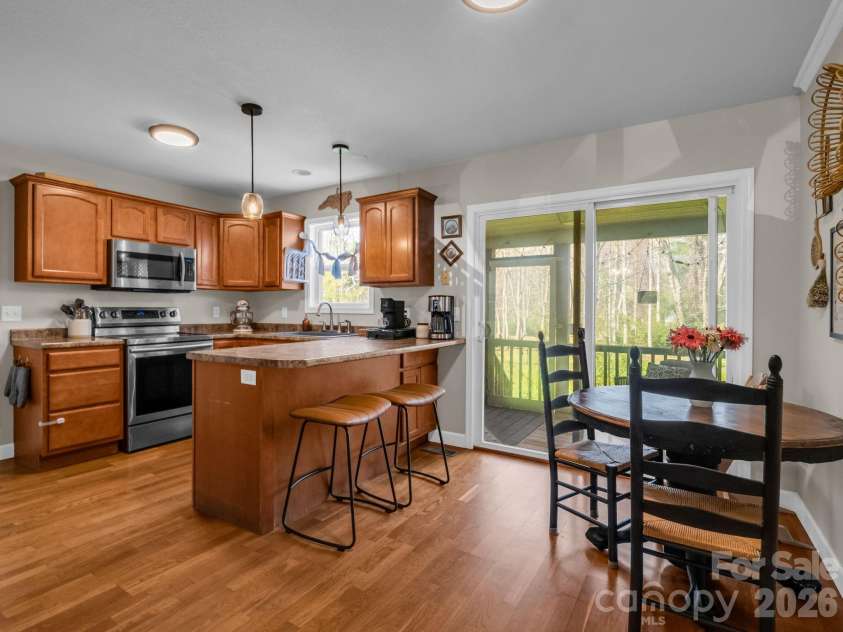 22 Macks Way, Hendersonville, NC 28739.  MLS# CAR4362721, YatesRealty ID 7936. 