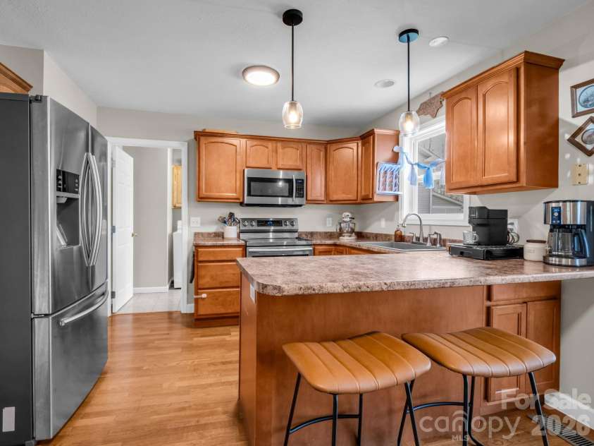 22 Macks Way, Hendersonville, NC 28739.  MLS# CAR4362721, YatesRealty ID 7936. 