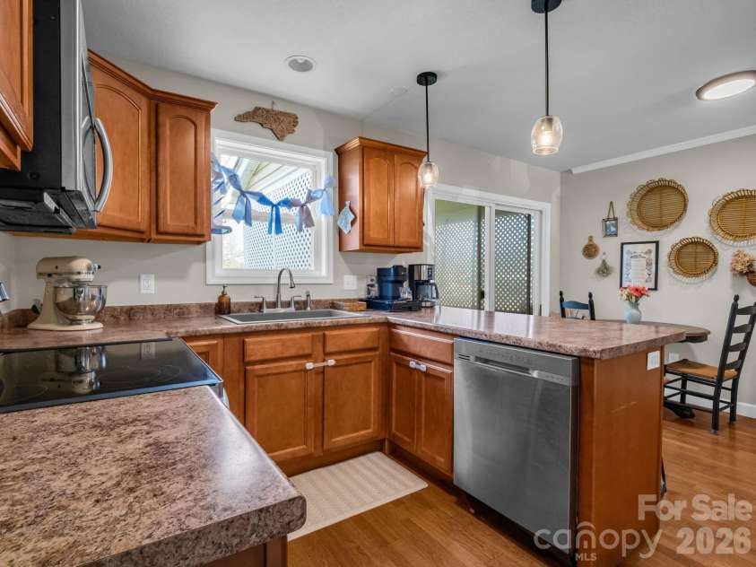 22 Macks Way, Hendersonville, NC 28739.  MLS# CAR4362721, YatesRealty ID 7936. 