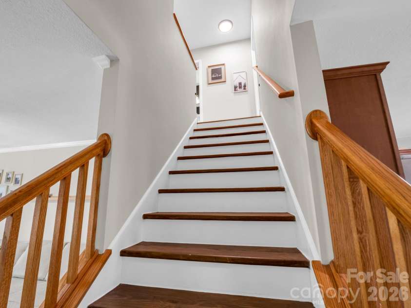 22 Macks Way, Hendersonville, NC 28739.  MLS# CAR4362721, YatesRealty ID 7936. 