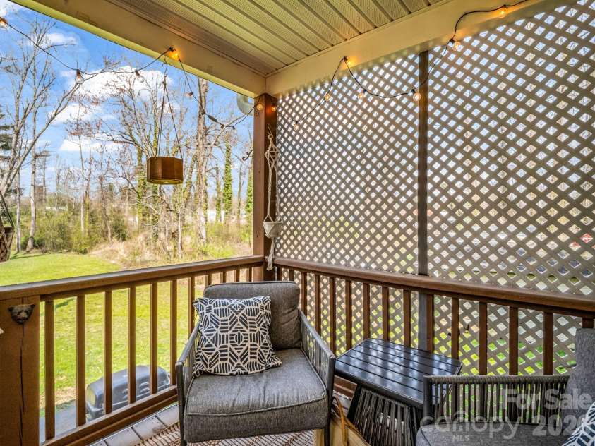 22 Macks Way, Hendersonville, NC 28739.  MLS# CAR4362721, YatesRealty ID 7936. 