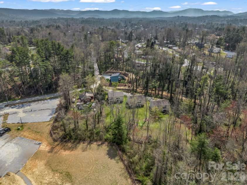 22 Macks Way, Hendersonville, NC 28739.  MLS# CAR4362721, YatesRealty ID 7936. 