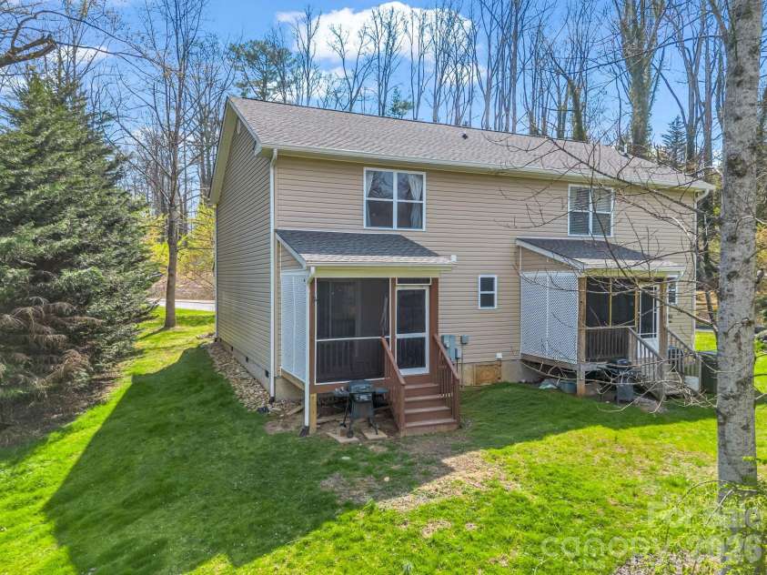 22 Macks Way, Hendersonville, NC 28739.  MLS# CAR4362721, YatesRealty ID 7936. 