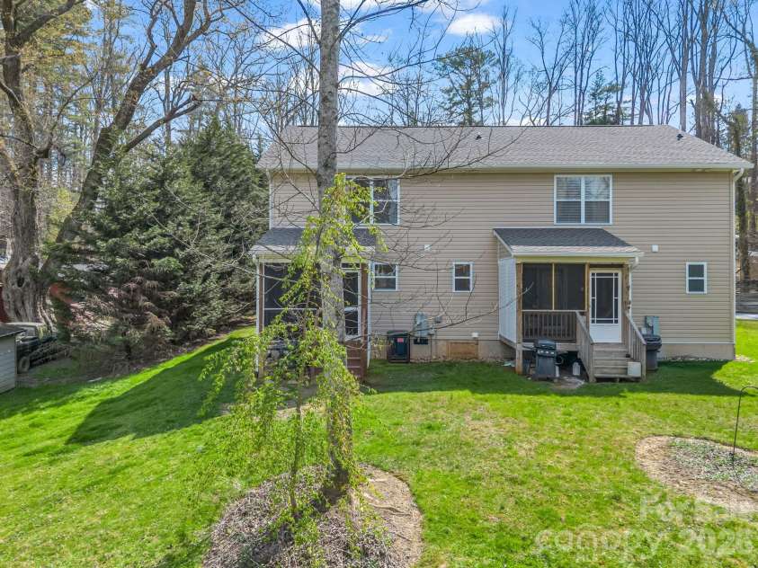 22 Macks Way, Hendersonville, NC 28739.  MLS# CAR4362721, YatesRealty ID 7936. 