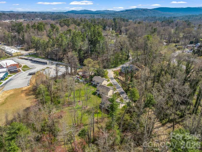 22 Macks Way, Hendersonville, NC 28739.  MLS# CAR4362721, YatesRealty ID 7936. 