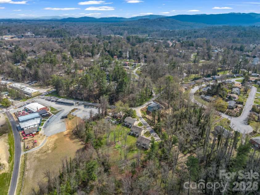 22 Macks Way, Hendersonville, NC 28739.  MLS# CAR4362721, YatesRealty ID 7936. 
