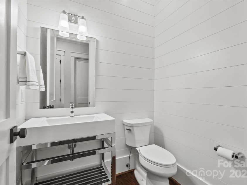 1976 Ferncliff Road, Charlotte, NC 28211.  MLS# CAR4245397, YatesRealty ID 7937. 