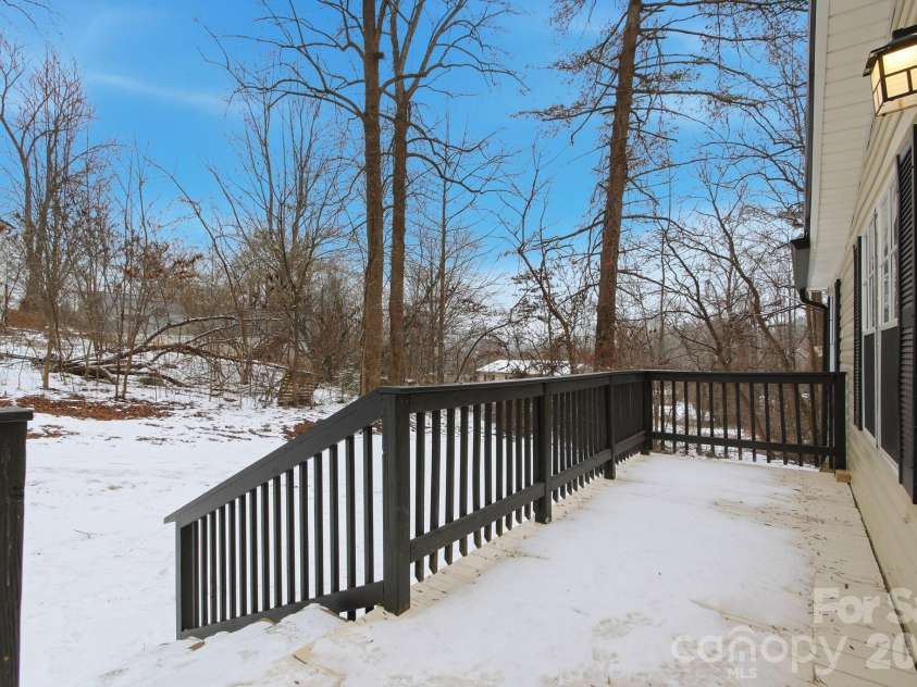 517 Ridgeway Place, Lenoir, NC 26845.  MLS# CAR4345699, YatesRealty ID 7938. 