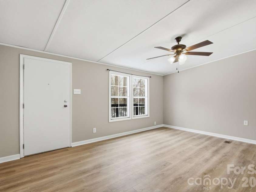 517 Ridgeway Place, Lenoir, NC 26845.  MLS# CAR4345699, YatesRealty ID 7938. 