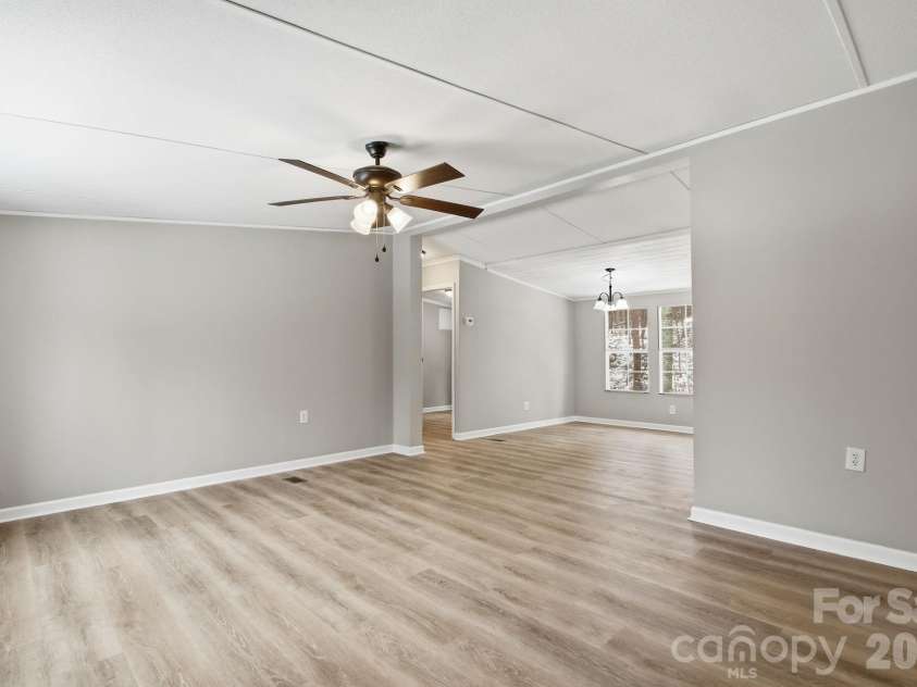 517 Ridgeway Place, Lenoir, NC 26845.  MLS# CAR4345699, YatesRealty ID 7938. 