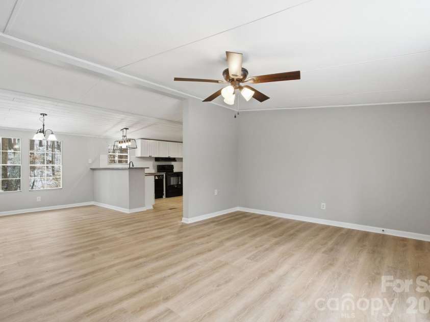 517 Ridgeway Place, Lenoir, NC 26845.  MLS# CAR4345699, YatesRealty ID 7938. 