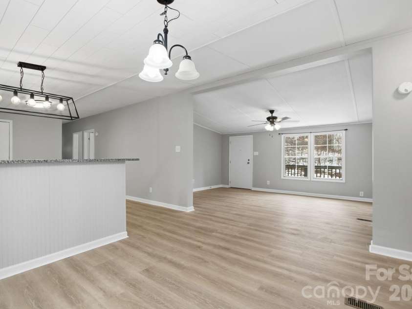 517 Ridgeway Place, Lenoir, NC 26845.  MLS# CAR4345699, YatesRealty ID 7938. 