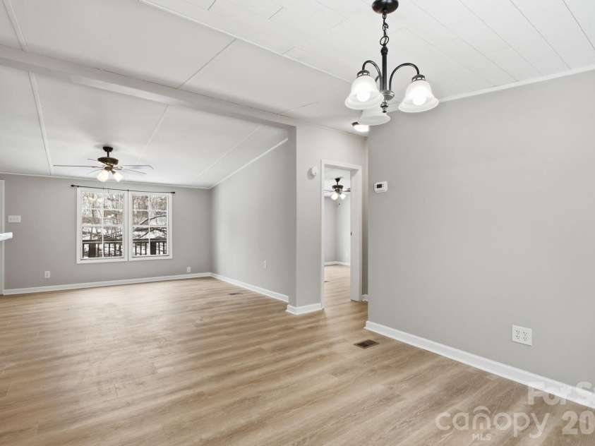 517 Ridgeway Place, Lenoir, NC 26845.  MLS# CAR4345699, YatesRealty ID 7938. 
