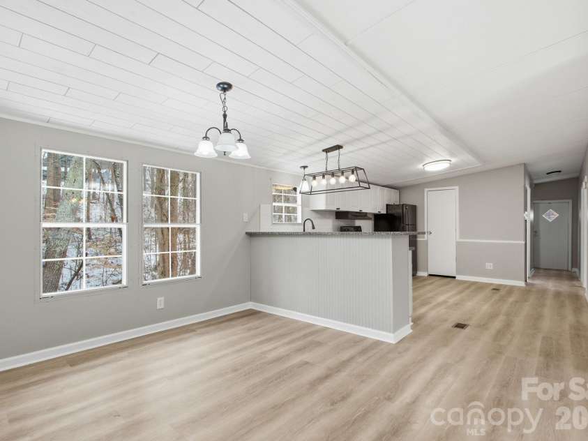 517 Ridgeway Place, Lenoir, NC 26845.  MLS# CAR4345699, YatesRealty ID 7938. 
