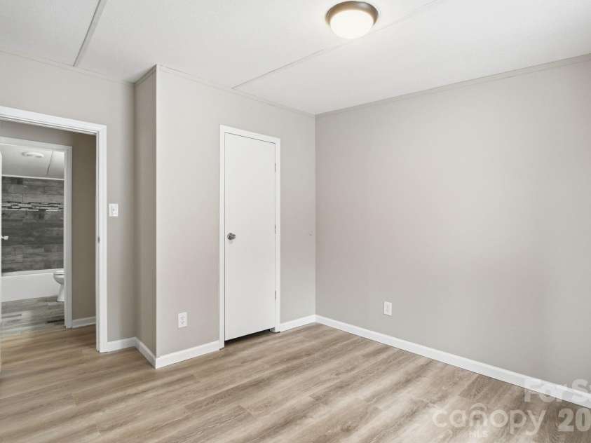517 Ridgeway Place, Lenoir, NC 26845.  MLS# CAR4345699, YatesRealty ID 7938. Bedroom 1
