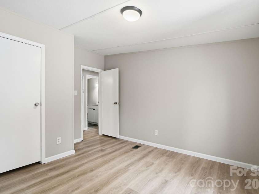 517 Ridgeway Place, Lenoir, NC 26845.  MLS# CAR4345699, YatesRealty ID 7938. Bedroom 2