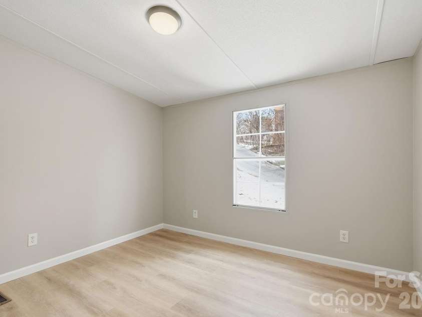 517 Ridgeway Place, Lenoir, NC 26845.  MLS# CAR4345699, YatesRealty ID 7938. Bedroom 2