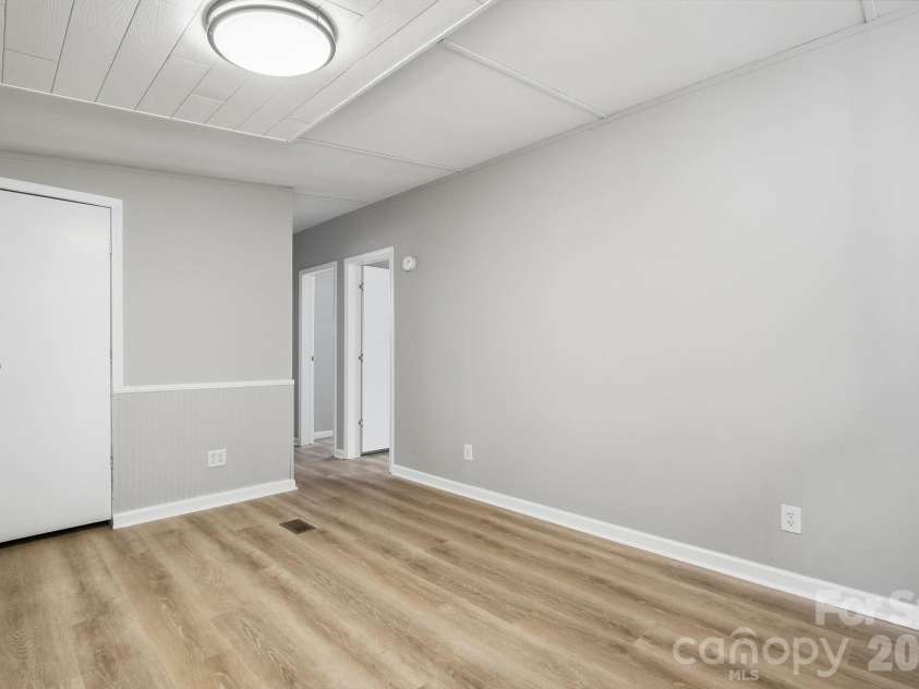 517 Ridgeway Place, Lenoir, NC 26845.  MLS# CAR4345699, YatesRealty ID 7938. Bedroom 3