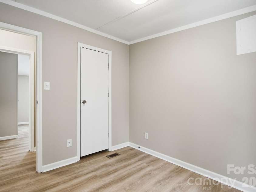 517 Ridgeway Place, Lenoir, NC 26845.  MLS# CAR4345699, YatesRealty ID 7938. Bedroom 3