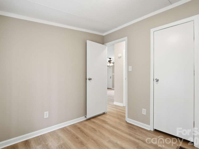 517 Ridgeway Place, Lenoir, NC 26845.  MLS# CAR4345699, YatesRealty ID 7938. Bedroom 3
