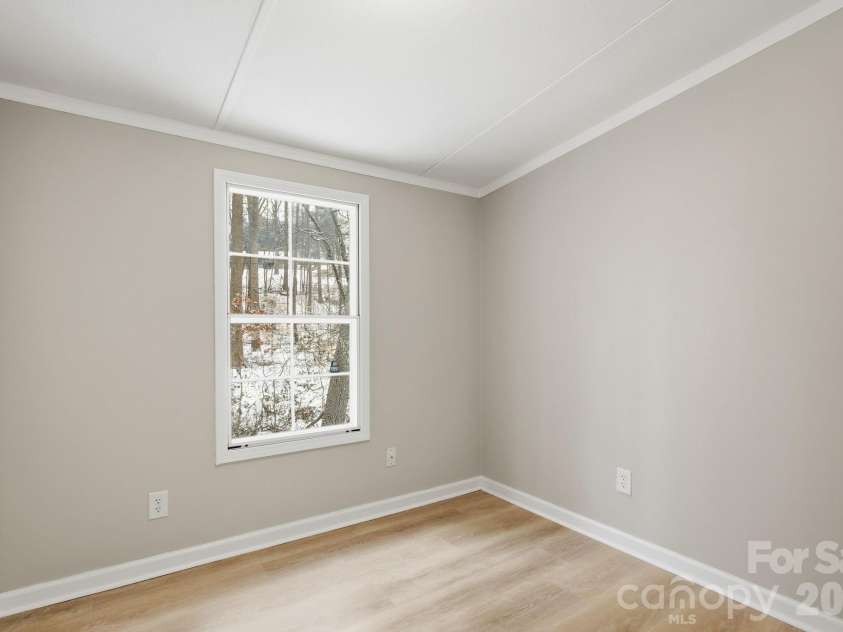 517 Ridgeway Place, Lenoir, NC 26845.  MLS# CAR4345699, YatesRealty ID 7938. Bedroom 3