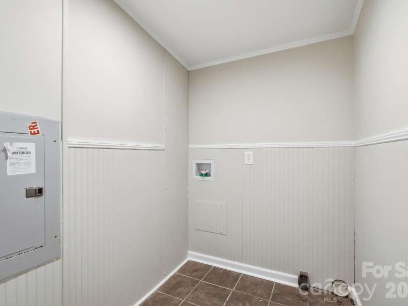 517 Ridgeway Place, Lenoir, NC 26845.  MLS# CAR4345699, YatesRealty ID 7938. Laundry Room