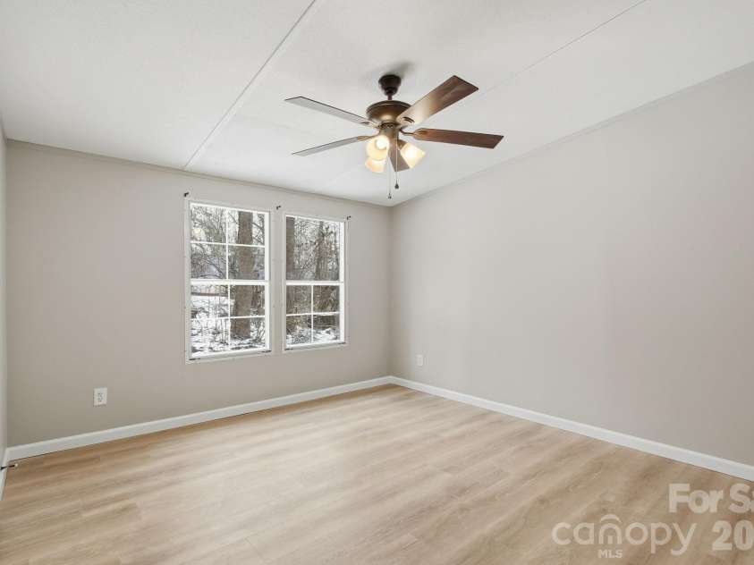 517 Ridgeway Place, Lenoir, NC 26845.  MLS# CAR4345699, YatesRealty ID 7938. Primary Bedroom (4)
