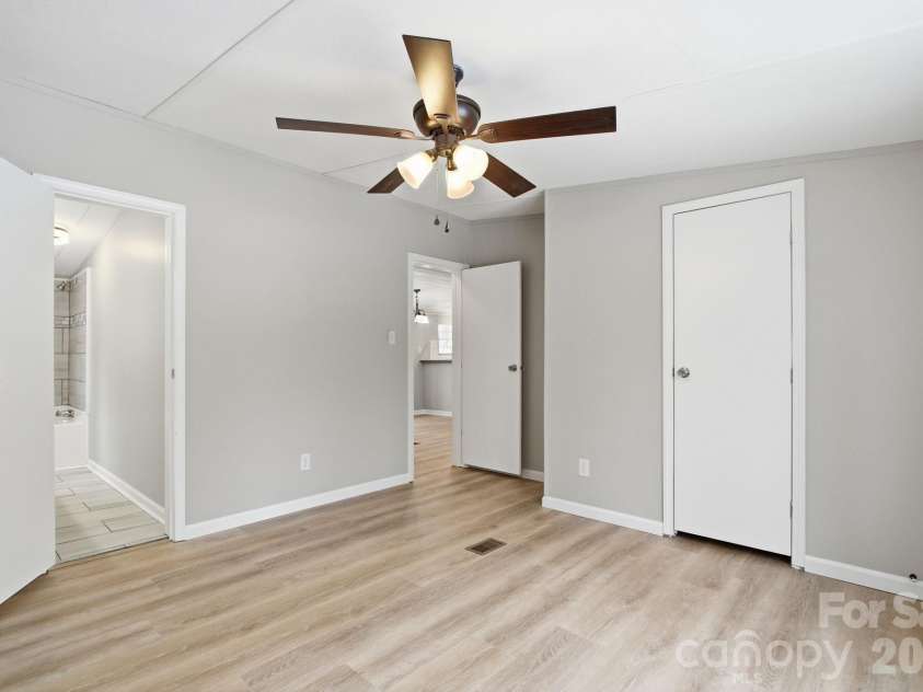 517 Ridgeway Place, Lenoir, NC 26845.  MLS# CAR4345699, YatesRealty ID 7938. Primary Bedroom