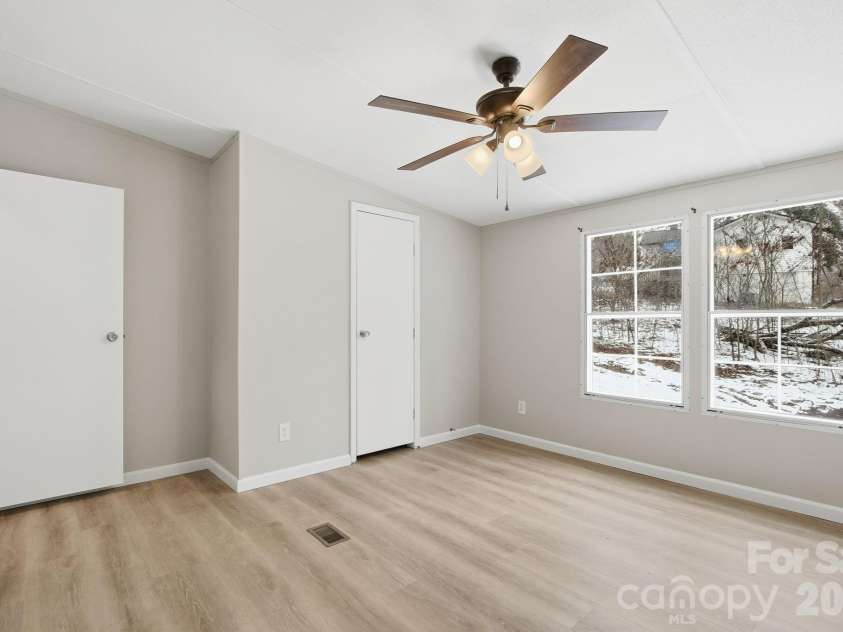 517 Ridgeway Place, Lenoir, NC 26845.  MLS# CAR4345699, YatesRealty ID 7938. Primary Bedroom