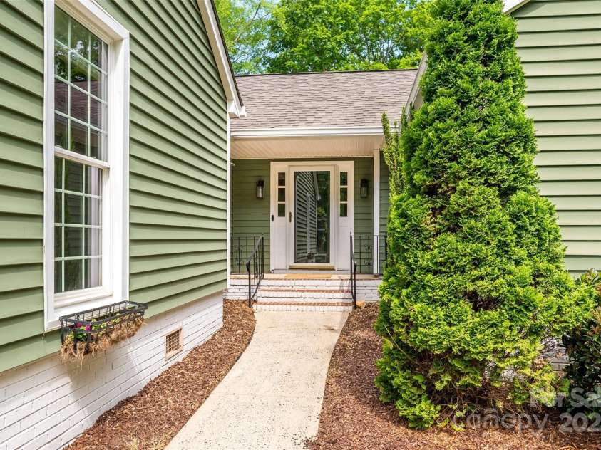 5916 Rexwood Place, Charlotte, NC 28210.  MLS# CAR4249850, YatesRealty ID 7938. 