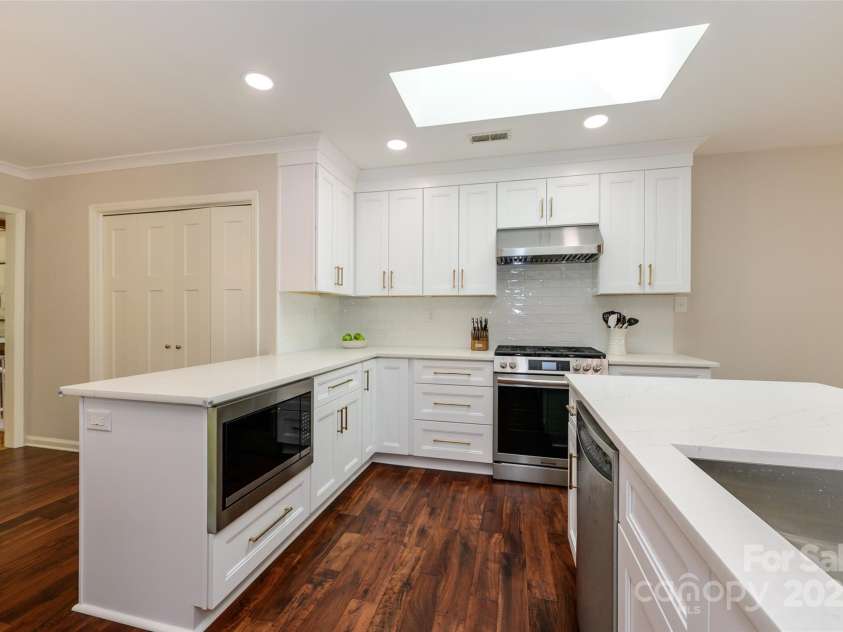 5916 Rexwood Place, Charlotte, NC 28210.  MLS# CAR4249850, YatesRealty ID 7938. 