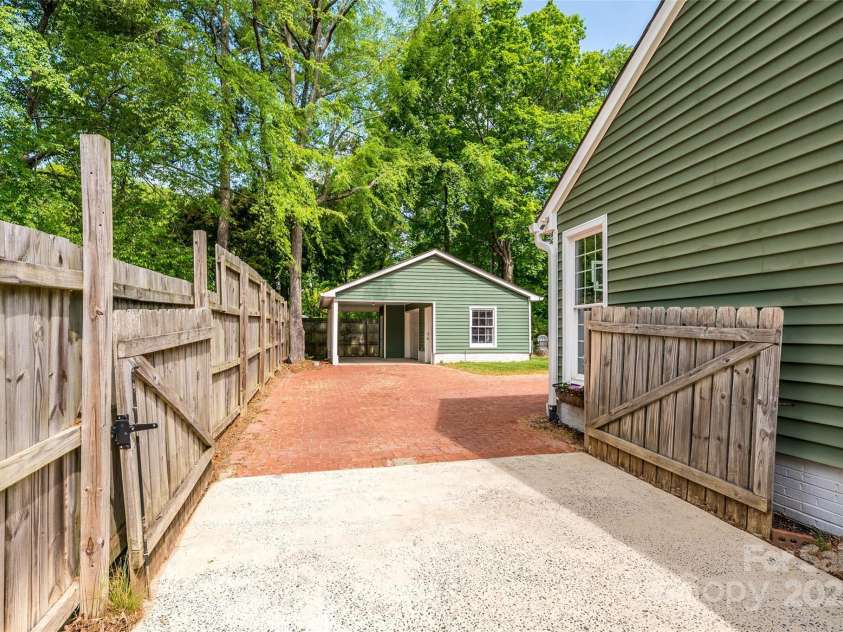 5916 Rexwood Place, Charlotte, NC 28210.  MLS# CAR4249850, YatesRealty ID 7938. 